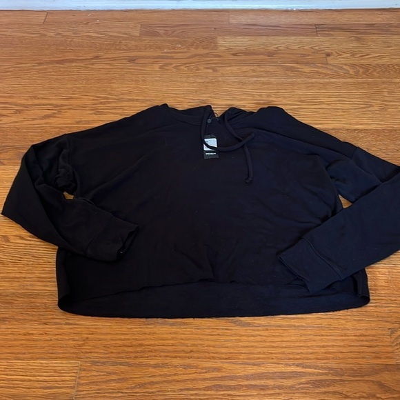 Michelle Women’s Black Sweatshirt Size Medium - Picture 1 of 4